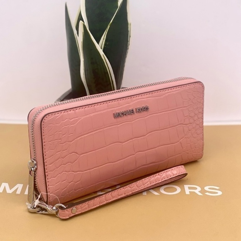 MICHAEL KORS LARGE TRAVEL CONTINENTAL WALLET WRISTLET